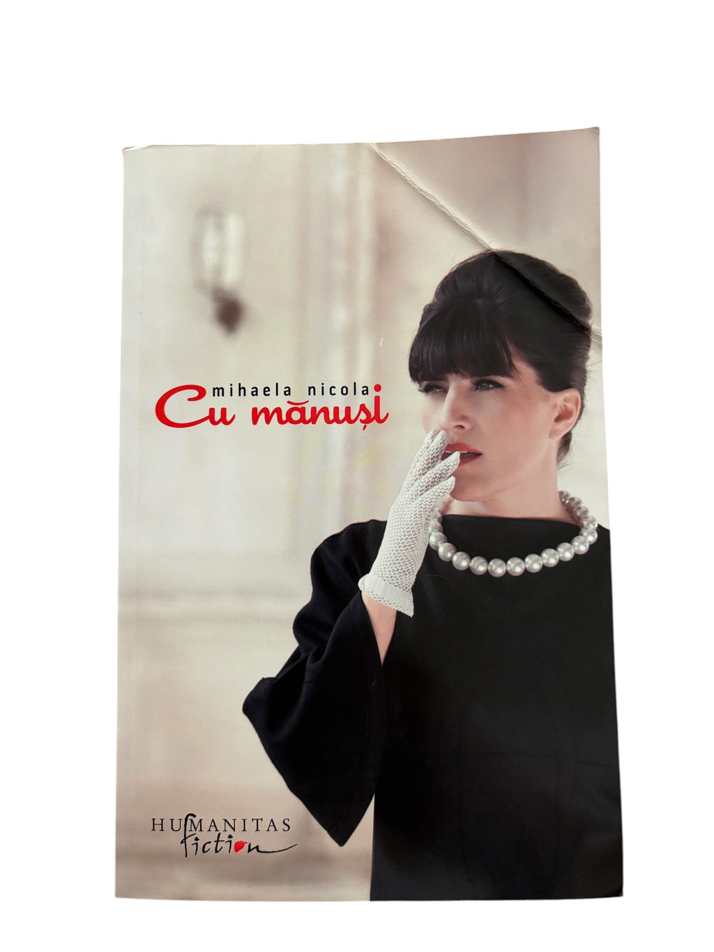 Cu manusi - Mihaela Nicola